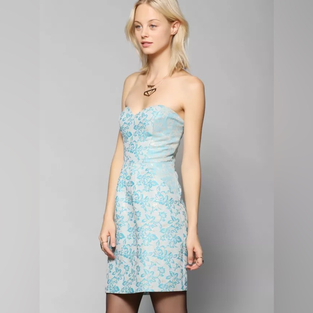 Kimchi Blue “Quinn” Jacquard Sweetheart Strapless Mini